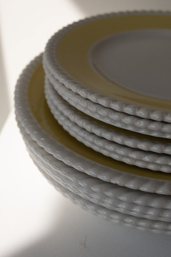 Service d'assiettes vintage en céramique jaune beurre à bord tourbillonnant – Art de la table, Ceramic (photo 5 of 9)