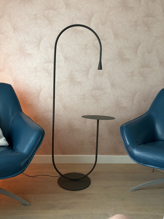 Image 1 of Lámpara de diseño Pode Uturn con mesa