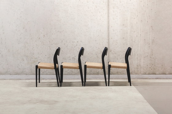 Image 1 of 6 sedie da pranzo modello 71 di Niels Otto Moller, tinte di nero con seduta in corda di carta