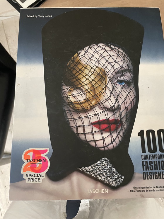 Image 1 of 5 livres de mode / Fashion Now / Dessins de mode en vogue