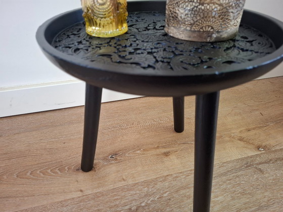 Image 1 of Table d'appoint noire en relief | Bohème | Chic hôtelier |