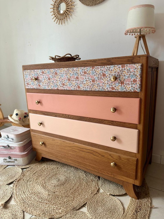Commode vintage restaurée, bois & rose beige poudrés – Wood (photo 3 of 11)