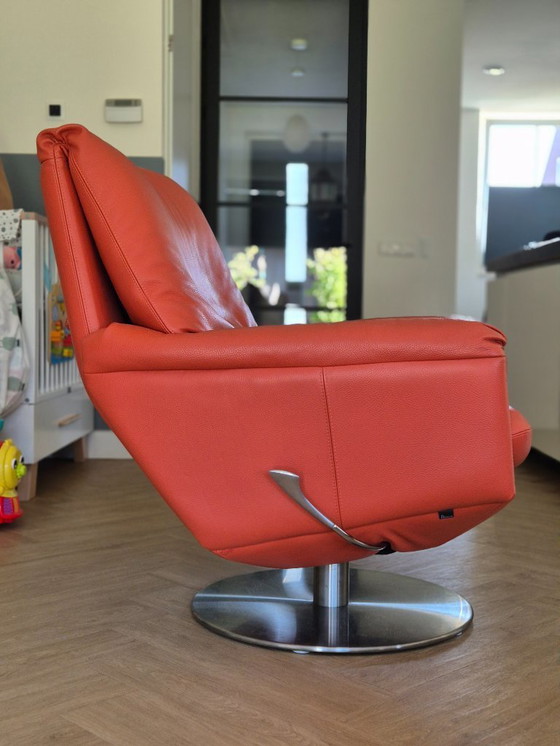 Image 1 of Leolux-Sessel mit passendem Hocker.