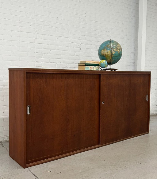 Klassischer Schulschrank