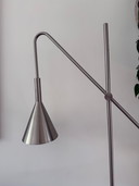 Lampadaire élégant en acier inoxydable