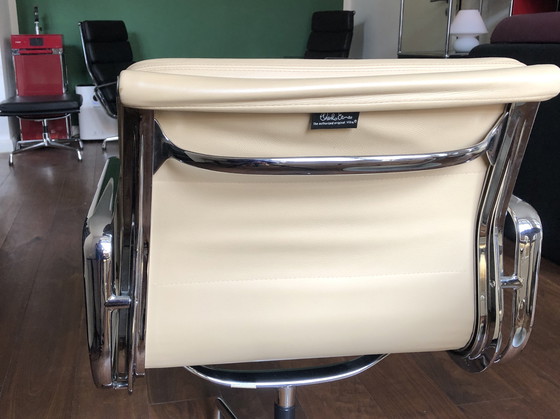 Image 1 of 4 sillas de conferencia giratorias Vitra Eames Soft Pad Chair EA 208
