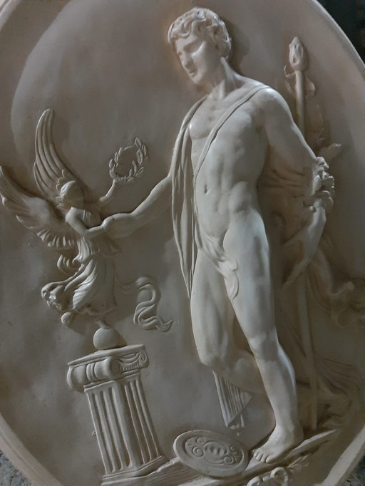Klassieke wanddecoratie – reliëfs met mythologisch tafereel – ±15 cm dik – gebruikt