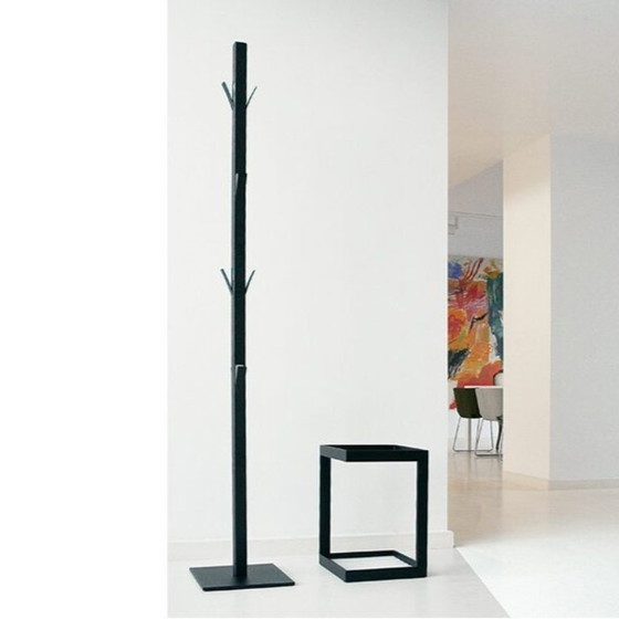 Image 1 of perchero ventana - diseño Vincent Van Duysen