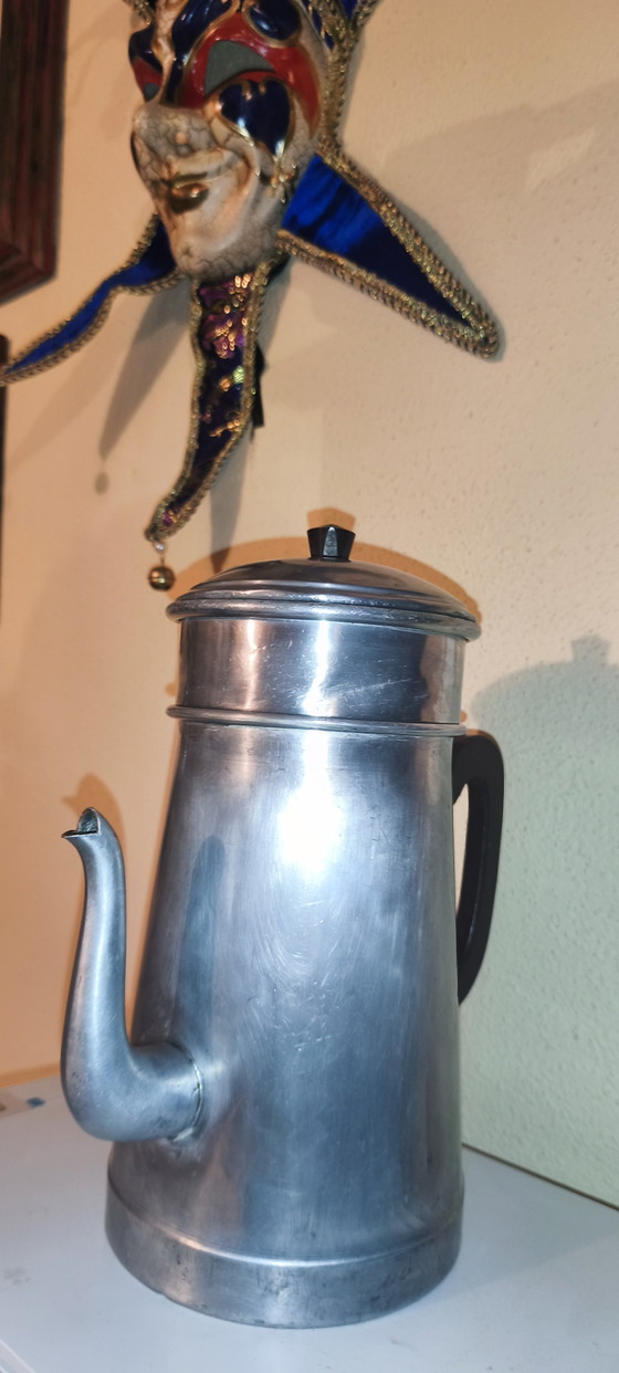 Théière vintage en aluminium, grande théière de 28 cm avec filtre interne, années 1960 (photo 3 of 8)