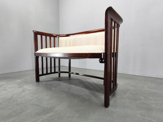 Image 1 of Toegeschreven aan Josef Hoffmann: Beukenhouten sofa, Weense Secession, jaren 1920