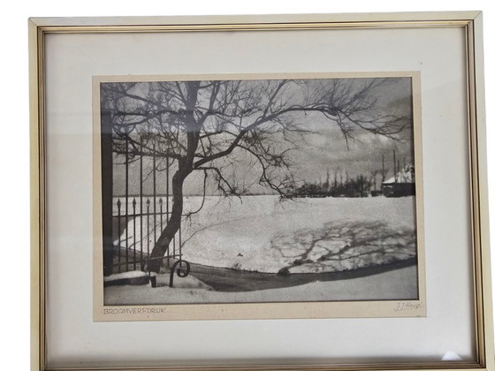 Image 1 of J.J. Hens - Estampe représentant un balai - paysage d'hiver - signée - seconde moitié du XXe siècle