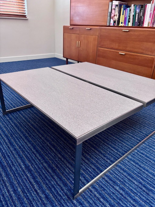 Table basse Metaform (100x100) plateau en céramique grise + piètement en acier inoxydable