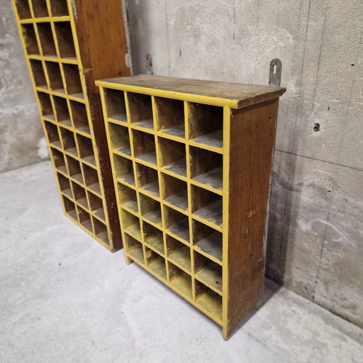 2er-Set antiker Wandschrank