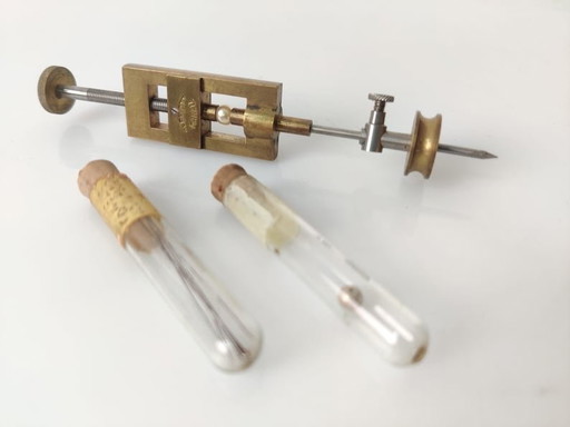 Herramienta de punzón de precisión antigua para joyería Gebr Ott Hanau