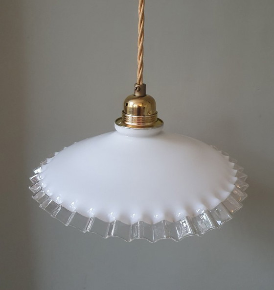 Lampada a sospensione Vintage Francese modello PieCrust - Vetro Opalino Bianco – Lampade a sospensione (photo 12 of 12)