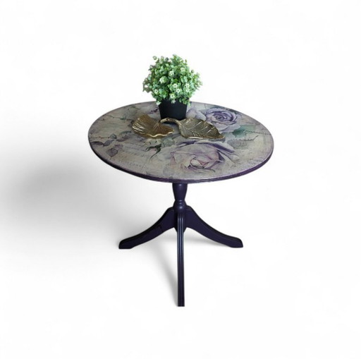 **Violet Romance side table**