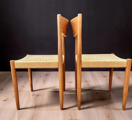 Image 1 of Een paar Deense eetkamerstoelen van Poul Volther voor Frem Rojle. Midden 20e eeuw.
