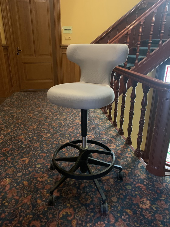 Image 1 of 4x Vitra Pivot Barhocker, hellgrau