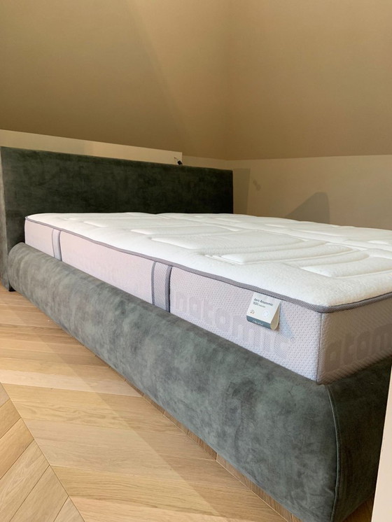 Image 1 of Lit double de luxe 180x220 – NEUF & JAMAIS UTILISÉ – 3 750 €