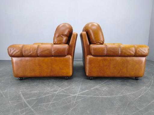 Paire de fauteuils lounge italiens en cuir cognac, style milieu du XXe siècle, années 1970