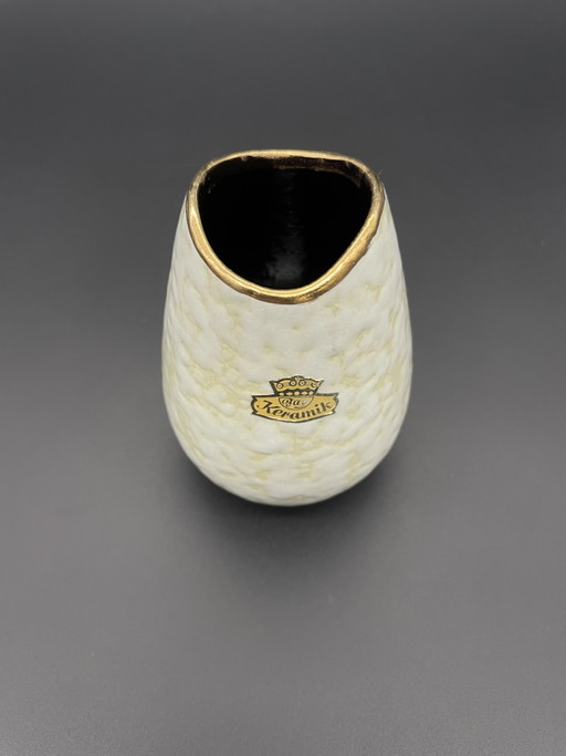 Title of the ad: Small Bay Keramik vase with original label and gold rim – vazen, Ceramic (photo 2 of 7)