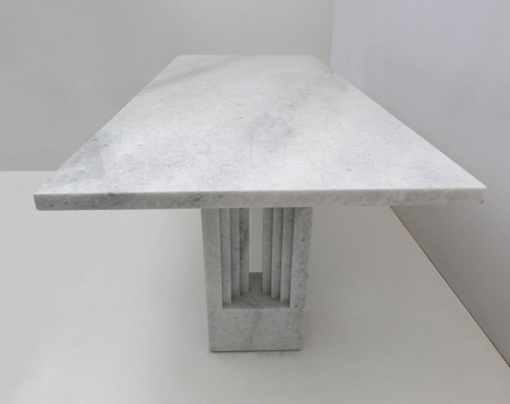 Image 1 of 'Delfi' marmeren eettafel van Marcel Breuer en Carlo Scarpa voor Gavina, Italië