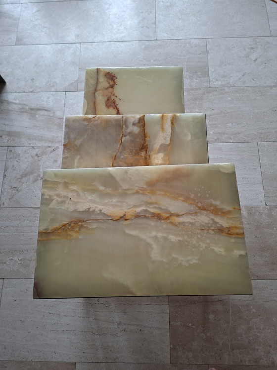 3 Marmor Beistelltische im Set – Stone, Brass (photo 4 of 6)
