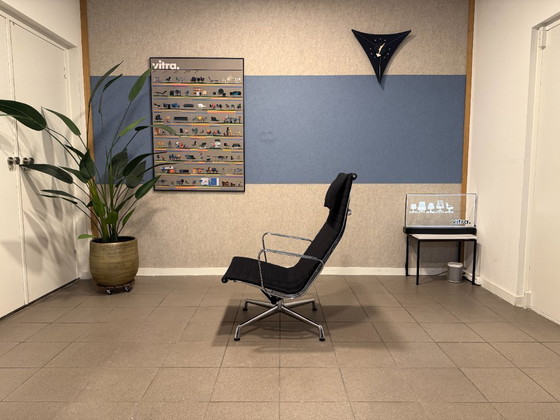 Image 1 of Vitra | Charles & Ray Eames | EA124 | Black Hopsak & Chrome | 1x