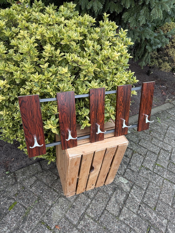 Image 1 of Porte-manteau mural vintage en bois avec crochets en métal