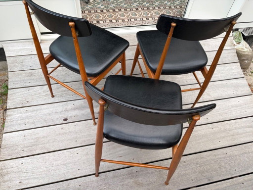 Drei schlanke, charmante französische Esszimmerstühle aus den 1960er Jahren – restaurierungsbedürftig – eetkamerstoelen, Wood