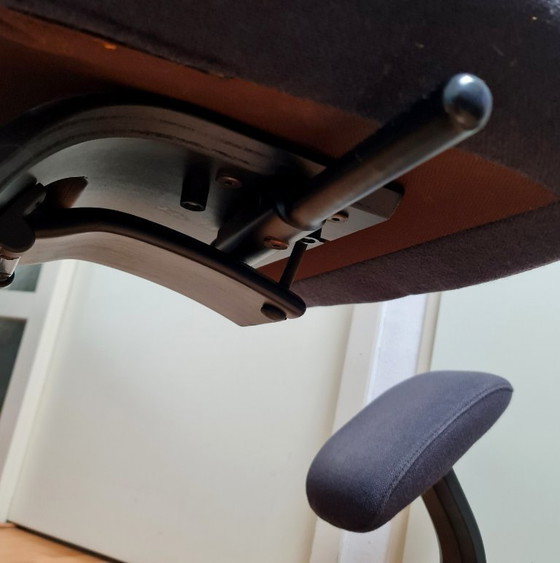 Image 1 of Stokke Varier kniestoel model Opposit antraciet goede staat 