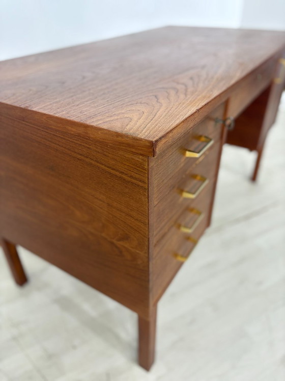 Image 1 of Bureau uit het midden van de vorige eeuw / Deens teakhouten bureau / vintage bureau / bureau uit de jaren 60