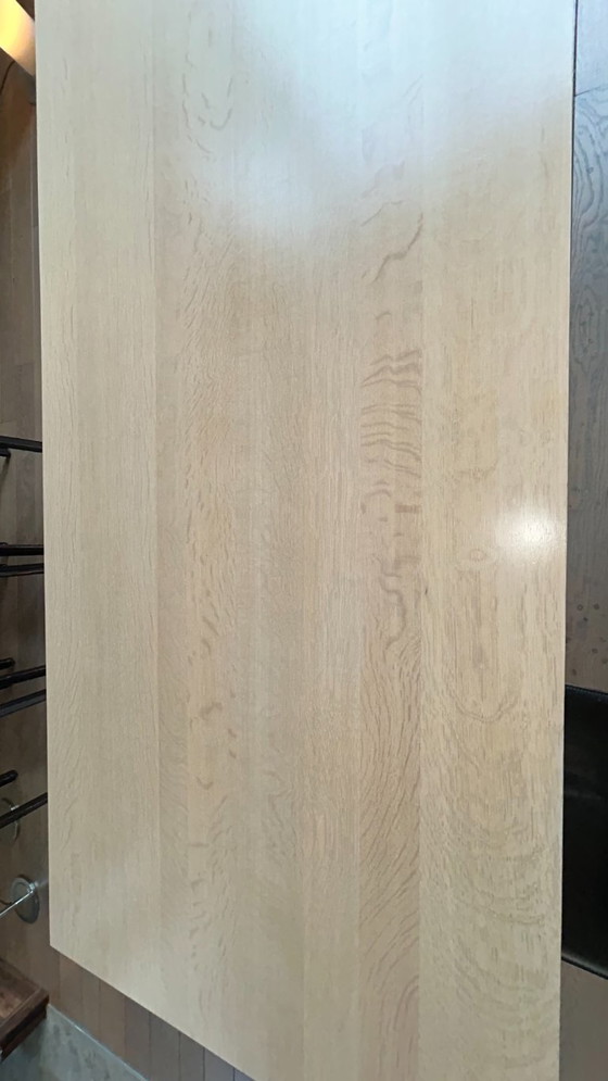 Image 1 of Stilvoller Esstisch aus Holz