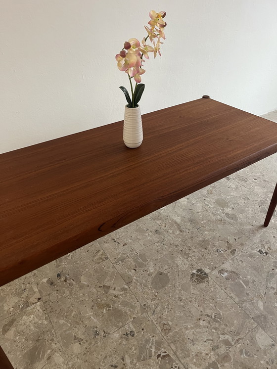 Image 1 of Mesa de centro danesa de mediados de siglo; madera de teca, fabricada en Dinamarca