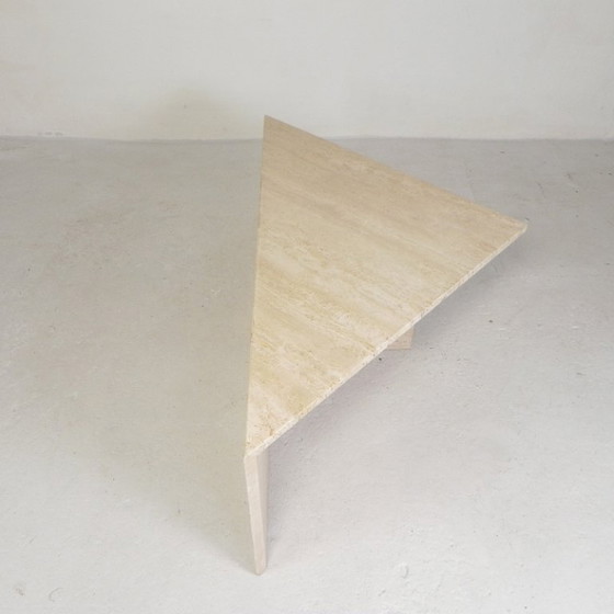 Image 1 of Mid Century travertin salontafel met driehoekig blad, jaren 70