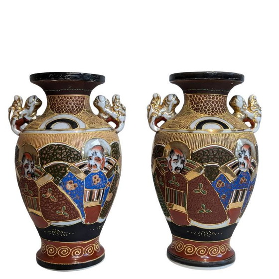Juego de dos Jarrones estilo Satsuma con decoraciones pintadas a mano – Japón, circa 1900 – Ceramic (photo 3 of 9)