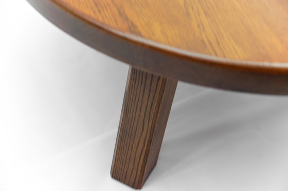 Image 1 of Ronde eikenhouten Franse salontafel in Pierre Chapo-stijl, jaren 60.