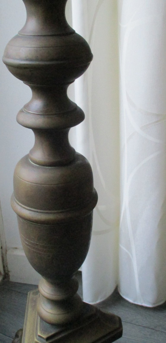 Image 1 of Großer bronzener Stehleuchter auf Klauenfüßen, Höhe 100 cm, 9 kg.