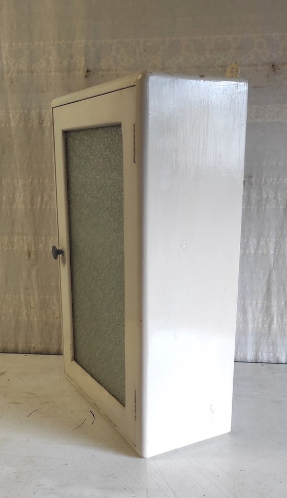 Image 1 of Badezimmerschrank aus Massivholz und Glas – Mitte des 20. Jahrhunderts