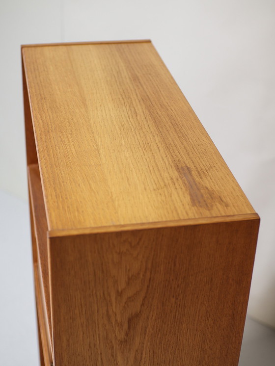 Image 1 of Bibliothèque à portes en chêne vintage danois