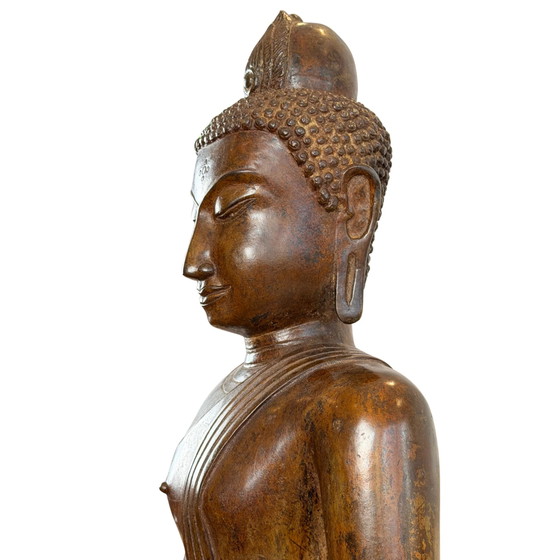 Buda Muchalinda Monumental de Bronce – Tailandia, Siglos XIII–XIV – 122 cm – Esculturas, Bronze, Gold (photo 10 of 11)