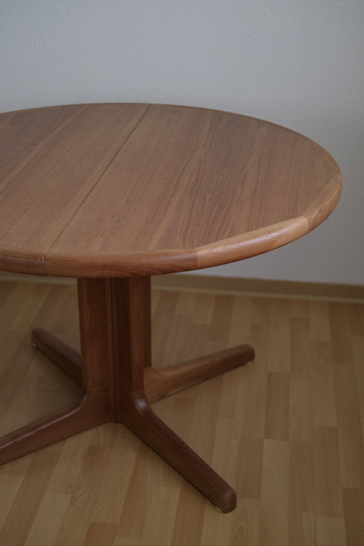 Midcentury eettafel rond massief teakhout uitschuifbaar Deens design jaren 50 60
