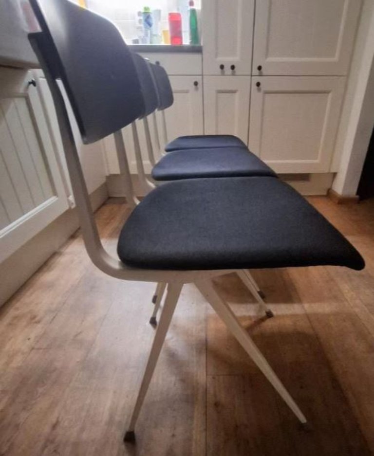 3 upholstered Friso Kramer Revolt chairs by HAY/Ahrend | €400