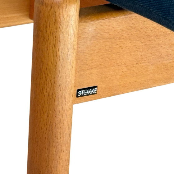 Image 1 of Peter Opsvik - Stokke - Flysit - Ergonomisch geformter Schaukelstuhl - Blauer Stoffbezug und Holzrahmen