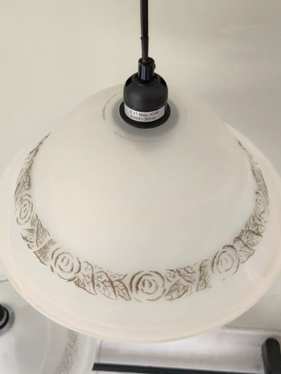 Image 1 of Paire de lustres en pâte de verre blanc et doré