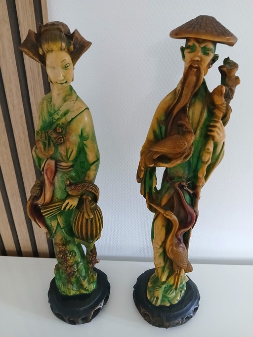 Une paire de statue chinoise.