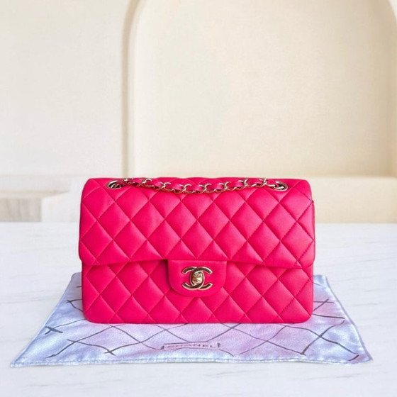Image 1 of Chanel Classic Flap Small - 23 cm gewatteerd lamsleer rood goudkleurige hardware Serie 25