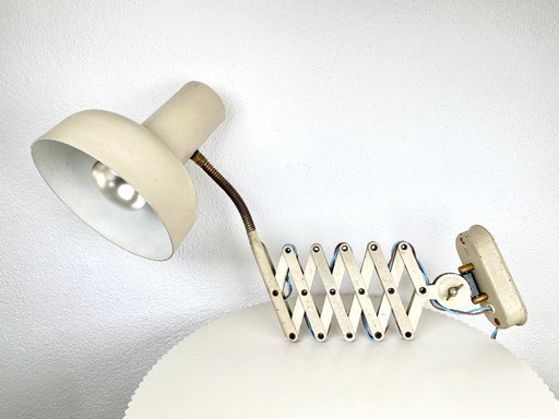 Lampe murale vintage industrielle Bauhaus à ciseaux de taille moyenne en blanc crème / gris / beige clair - Lampes murales vinta