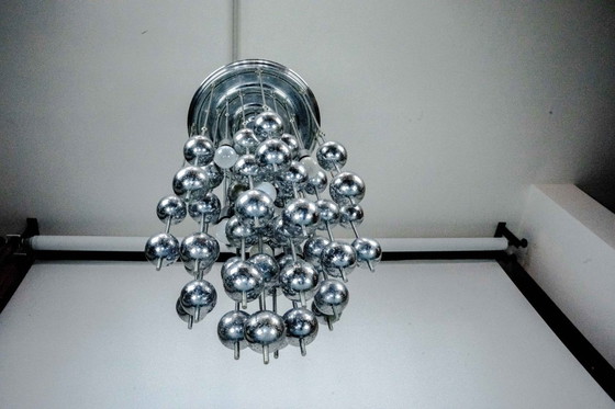 Image 1 of Italiaanse chromen kroonluchter met bolvormige elementen, jaren 70