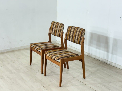 Set van 2 stijlvolle eetkamerstoelen in retrostijl uit het midden van de vorige eeuw.